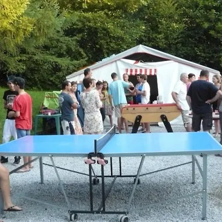 Zecamping 3 étoiles Chiens Acceptés Hammam Piscine Chauffée Camping Louvie Juzon