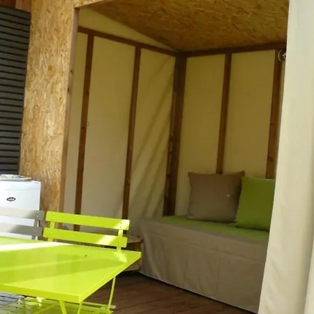 Zecamping 3 Chiens Acceptes Hammam Piscine Chauffee 3* Louvie Juzon