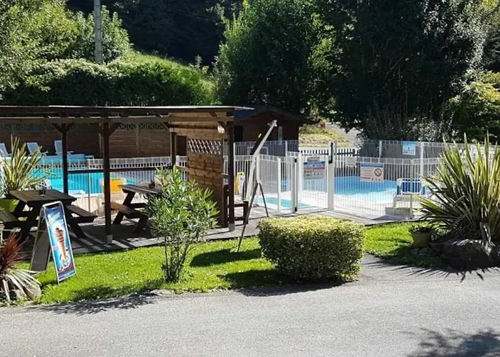 Zecamping 3 Chiens Acceptes Hammam Piscine Chauffee Κάμπινγκ Louvie Juzon