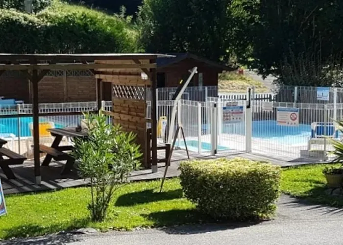 Zecamping 3 Chiens Acceptes Hammam Piscine Chauffee Κάμπινγκ Louvie Juzon