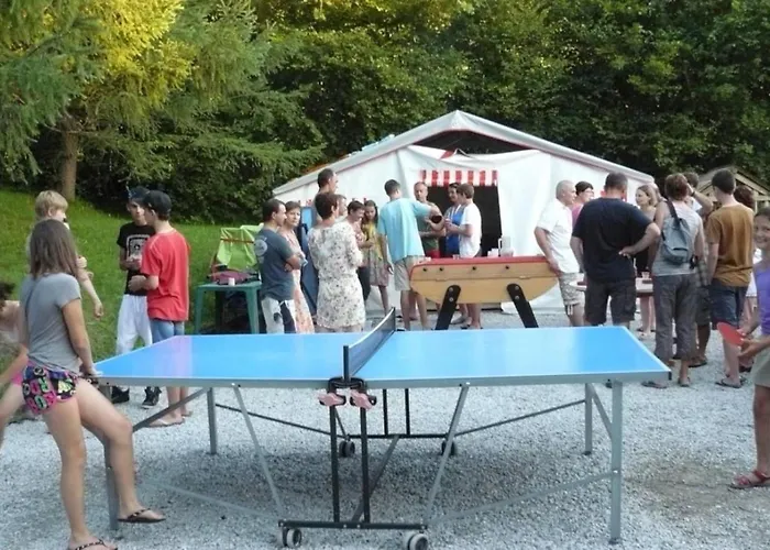 Zecamping 3 Chiens Acceptes Hammam Piscine Chauffee Κάμπινγκ Louvie Juzon