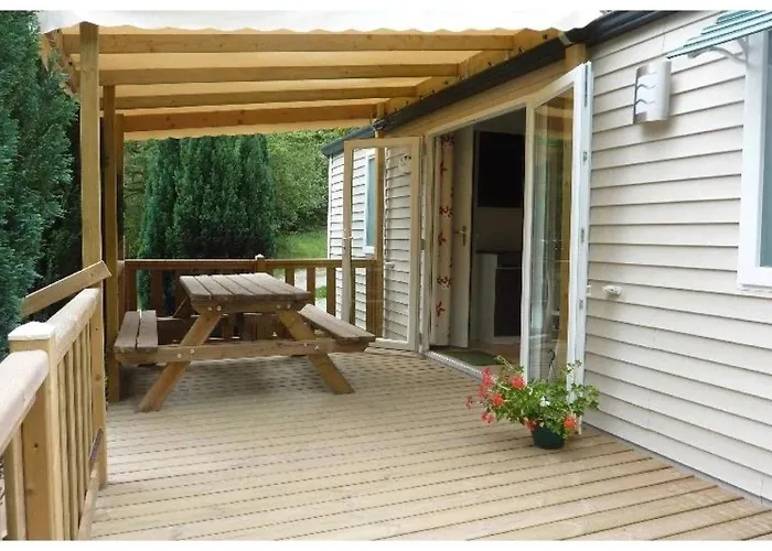 Zecamping 3 Chiens Acceptes Hammam Piscine Chauffee Κάμπινγκ Louvie Juzon