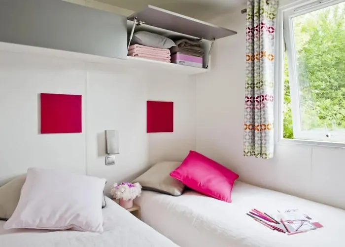 Zecamping 3 Chiens Acceptes Hammam Piscine Chauffee Κάμπινγκ Louvie Juzon