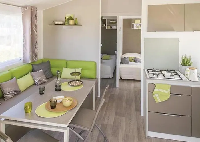 Zecamping 3 Chiens Acceptes Hammam Piscine Chauffee Κάμπινγκ Louvie Juzon