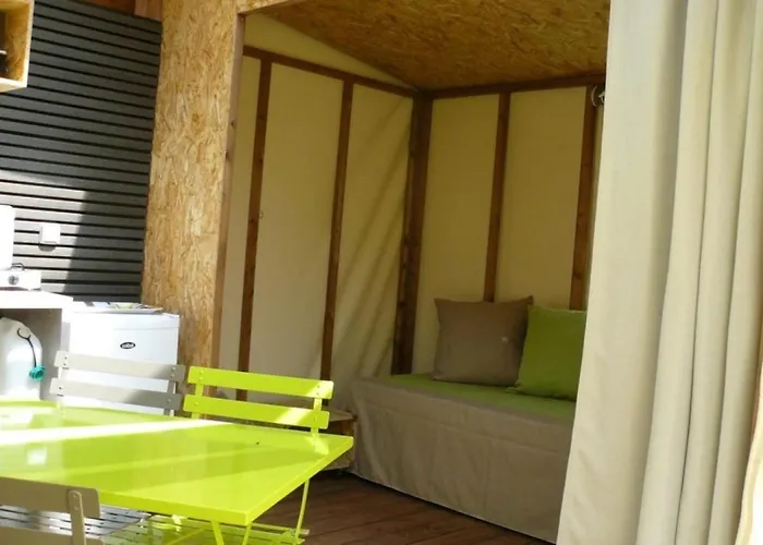 Zecamping 3 Chiens Acceptes Hammam Piscine Chauffee 3* Louvie Juzon